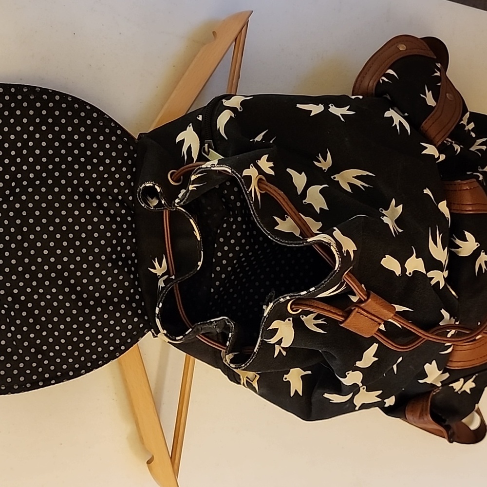 Call it Spring back pack - Picture 3 of 4